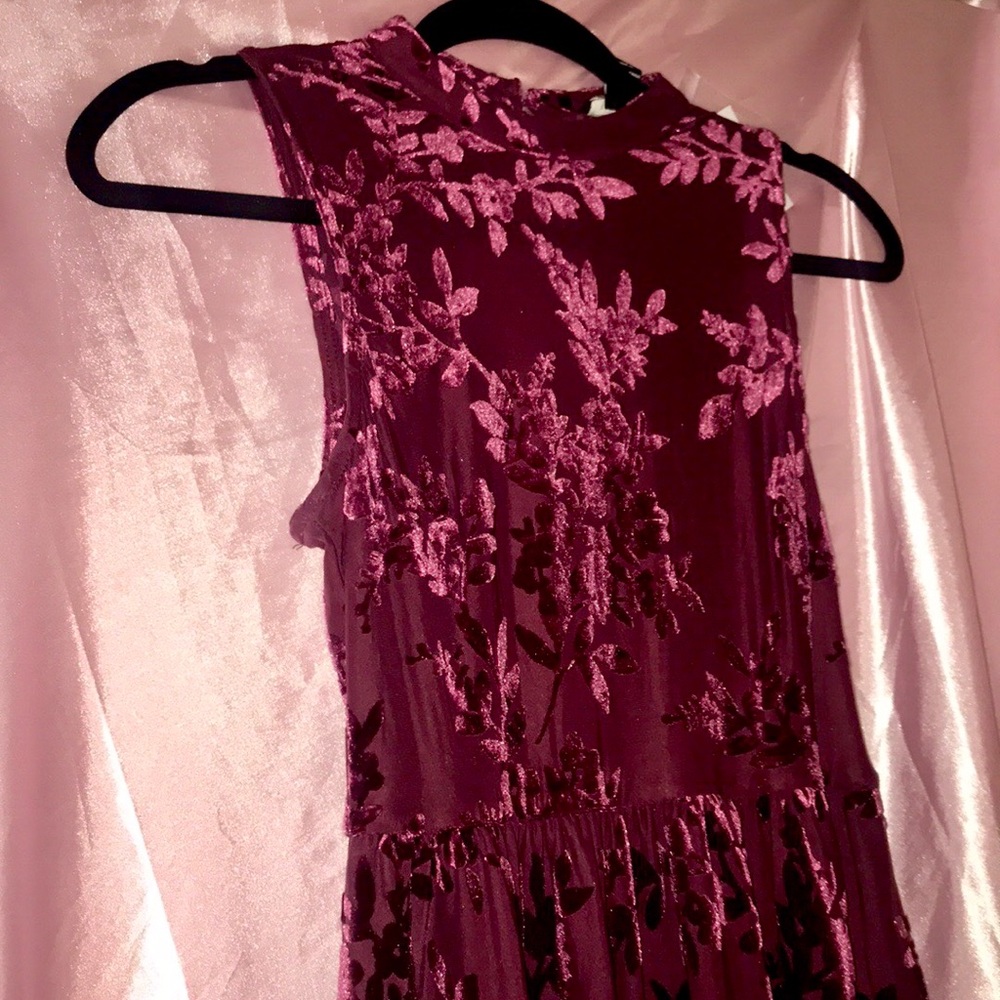 Forever 21 Burgundy Velvet Cutout Dress. NEW Small